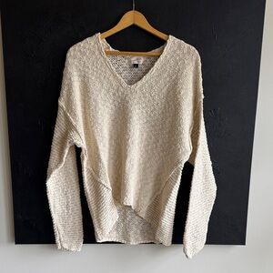 Universal Thread Cream V-Neck Textured Knit Sweater